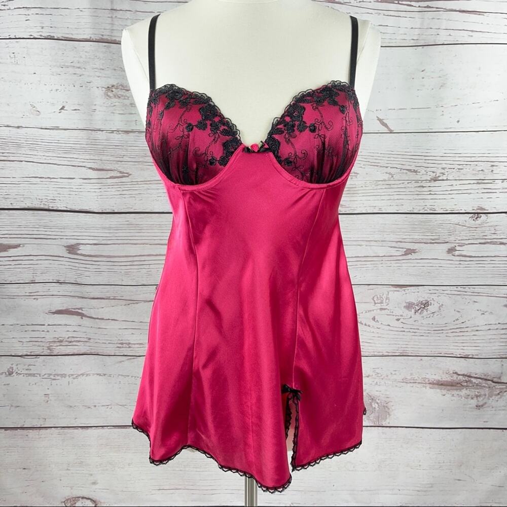 Apt. 9 hot pink negligee with black lace and padded bust medium